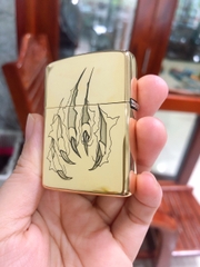 BẬT LỬA, HỘP QUẸT ZIPPO ARMOR VỎ DẦY KHẮC ĂN MÒN ĐẦU MÃNH HỔ, RUỘT TRẮNG, CÓ TEM ĐỎ