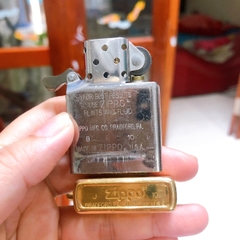 Bật lửa Zippo Mỹ gõ búa 2 mặt mẫu hoa mai, hàng chính hãng