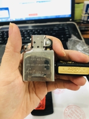BẬT LỬA ZIPPO TÌNH HUYNH ĐỆ MÀU ĐEN BỤI, CÓ TEM ĐỎ