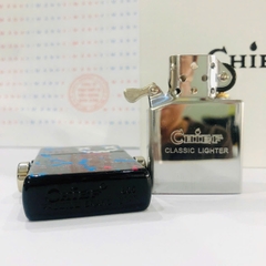 Bật lửa CHIEF chính hãng xoay 360 độ chủ đề Nhăn Nhó, Kim Ánh nhập hàng chính hãng vỏ bằng đồng