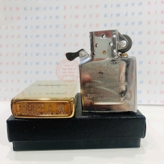 Hộp quẹt ZIPPO màu Vàng mộc đáy La Mã loại trơn bóng, Kim Ánh nhập hàng cao cấp vỏ bằng đồng có dán tem đỏ