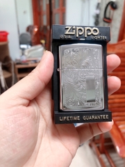 BẬT LỬA ZIPPO MỸ CHROME BÓNG KHẮC ĂN MÒN HOA VĂN Ý 2 MẶT - NEW FULL BOX, SẢN XUẤT 1997