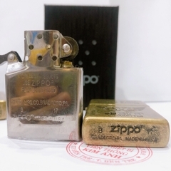 Bật lửa, hộp quẹt Zippo khắc chìm JET CIGARETTES Màu vàng loại giả cổ - Vỏ đồng có tem đỏ