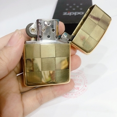 Bật lửa, hộp quẹt Zippo Armor vỏ dầy khắc ăn mòn khảm xà cừ  mẫu Ca rô, Vỏ bằng đồng có tem đỏ