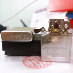 Bật lửa Zippo Satin khắc ăn mòn Rồng phun châu, Vỏ bằng đồng có tem đỏ
