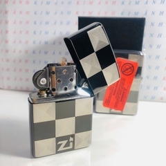 Hộp quẹt, bật lửa ZIPPO màu đen kẻ Caro, Kim Ánh nhập hàng cao cấp vỏ bằng đồng có dán tem đỏ