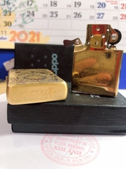 BẬT LỬA ZIPPO KHẮC CHÌM 5 MẶT BIỂU TƯỢNG HOA KHAI PHÚ QUÝ MÀU VÀNG
