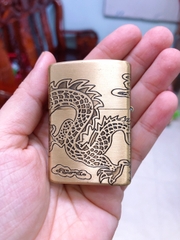 Bật Lửa, hộp quẹt Zippo khắc ăn mòn mẫu Rồng Trên Mây - Ruột Vàng - Có Tem đỏ