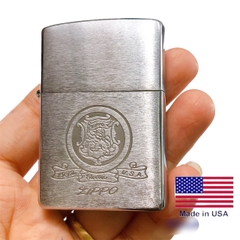 Bật lửa Zippo Mỹ Chrome xước ngang khắc ăn mòn 1932 Class U.S.A, sản xuất 1998
