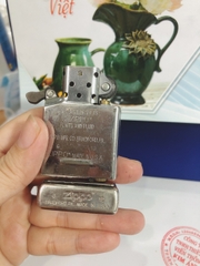 BẬT LỬA ZIPPO MỸ Lacke bạc Eblem mẫu dây kéo đẹp, Hàng chính hãng