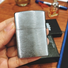 Bật lửa Zippo Mỹ chrome brushed khắc ăn mòn đổ sơn màu đen đỏ đẹp mắt , Hàng chính hãng