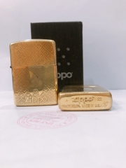 Hộp quẹt, bật lửa Zippo Armor vỏ dầy, khắc chìm chủ đề Zippo Và Ngọn Lửa Nhỏ, Hàng loại 1 vỏ bằng đồng có tem đỏ