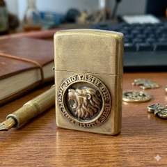Miếng Eblem dán trang trí Zippo chủ đề Sư Tử Gầm, chất liệu đồng thau, hàng chuẩn zin Mỹ