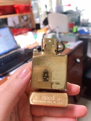 BẬT LỬA ZIPPO ARMOR VỎ DẦY KHẮC CHÌM MẮT RỒNG - RUỘT VÀNG