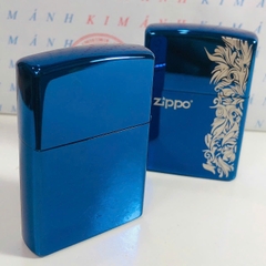 Hộp quẹt ZIPPO mẫu Hoa Văn màu Xanh trên nền trơn bóng, Kim Ánh nhập hàng cao cấp vỏ bằng đồng có dán tem đỏ