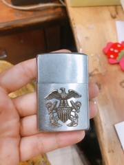 Eblem trang trí Zippo Mỹ chủ đề  Logo Hải Quân chất liệu bạc 925, Zin nhập Mỹ