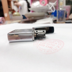 Bật lửa Zippo Mỹ  Chrome xước ngang, Khắc ăn mòn Zippo Windproof Lighter, sản xuất 1991, chữ xéo, mộc ngược, Chính hãng