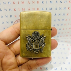 Tấm dán Eblem trang trí Zippo chủ đề U.S Army ( Quân Sự), chất liệu đồng thau Solid Brass, hàng chuẩn zin Mỹ