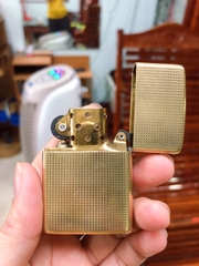 Bật Lửa Zippo Armor Vỏ dầy khắc chìm mẫu Zippo và ngọn lửa - Ruột Vàng