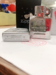 Bật Lửa, hộp quẹt Zippo chủ đề Hổ Bạc Nhám Satin , Vỏ bằng đồng có tem đỏ