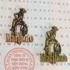 Miếng dán Eblem trang trí Zip po chủ đề Cô gái Marlboro cầm dây, chất liệu đồng thau Solid Brass, hàng chuẩn zin Mỹ