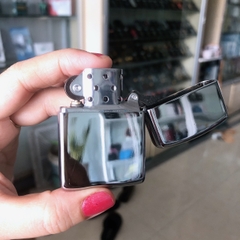 Bật lửa Zippo Armor vỏ dầy cẩn xà cừ chữ Zippo màu trắng bạc, vỏ đồng ruột thép không gỉ, có têm đỏ