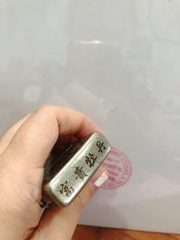 BẬT LỬA ZIPPO MẠ CHROME KHẮC CHÌM 5 MẶT BIỂU TƯỢNG HOA KHAI PHÚ QUÝ MÀU BẠC LOẠI GIẢ CỔ