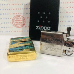 Bật lửa Zippo Chu niên, khắc ăn mòn khảm xà cừ zigzag, Vỏ bằng đồng có tem đỏ