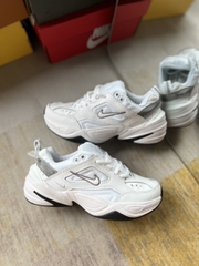 m2k trắng đen