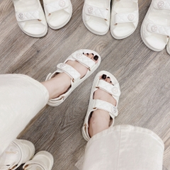 sandal chanel trắng