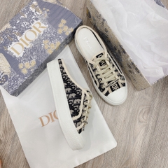 đạp gót dior