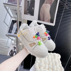 LV maxi trắng charm