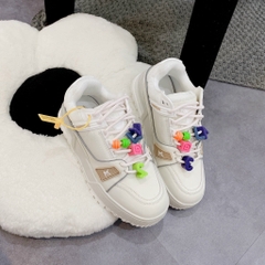 LV maxi trắng charm