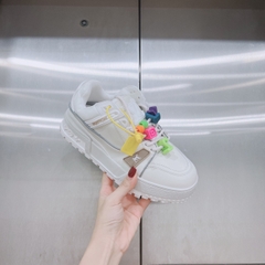 LV maxi trắng charm
