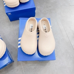 sục adidas nâu be