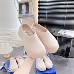 sục adidas nâu be