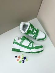 LV charm xanh lá