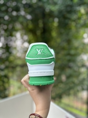 LV charm xanh lá