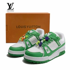 LV charm xanh lá