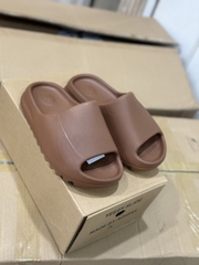 dép slide nâu đậm