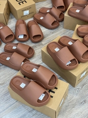 dép slide nâu đậm