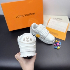 LV charm trắng kem