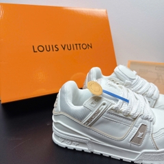 LV charm trắng kem