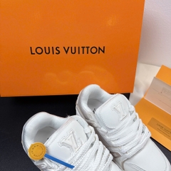 LV charm trắng kem