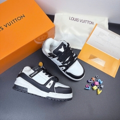 LV charm đen
