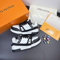 LV charm đen