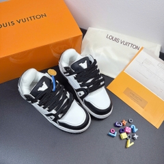LV charm đen
