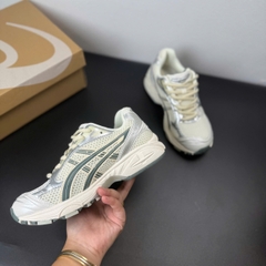 asic kayano xám kem