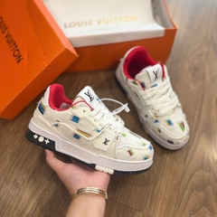 LV trắng đỏ rách