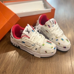 LV trắng đỏ rách